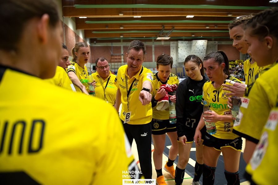 Beerput over Duitse toptrainer gaat open: "Hij heeft ons stuk voor stuk gebroken"
