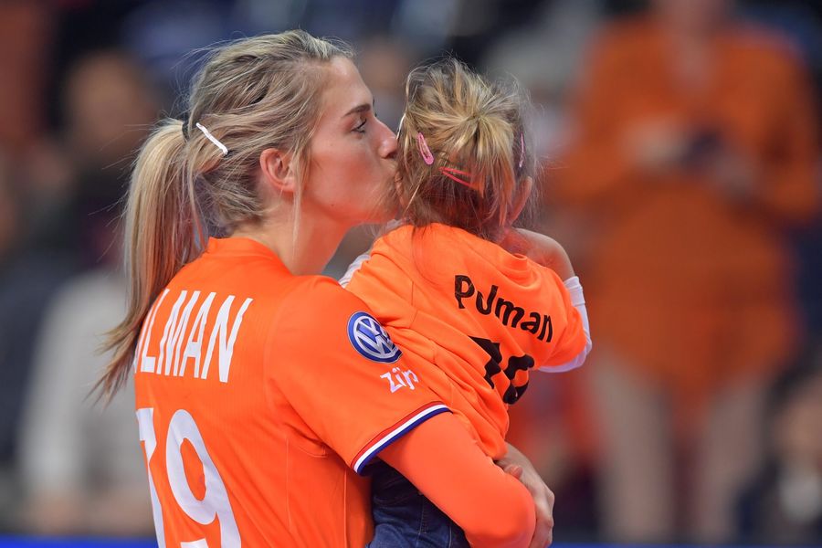 Babyboom in het handbal: "Het is goed te combineren met topsport"