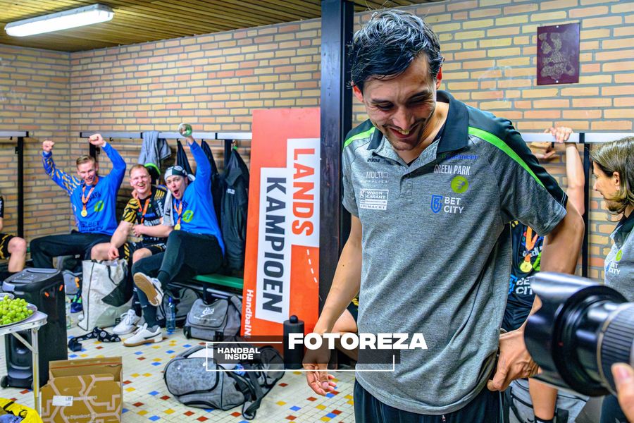 Wong debuteert met dubbel: “Gelukkig zijn anderen opgestaan”